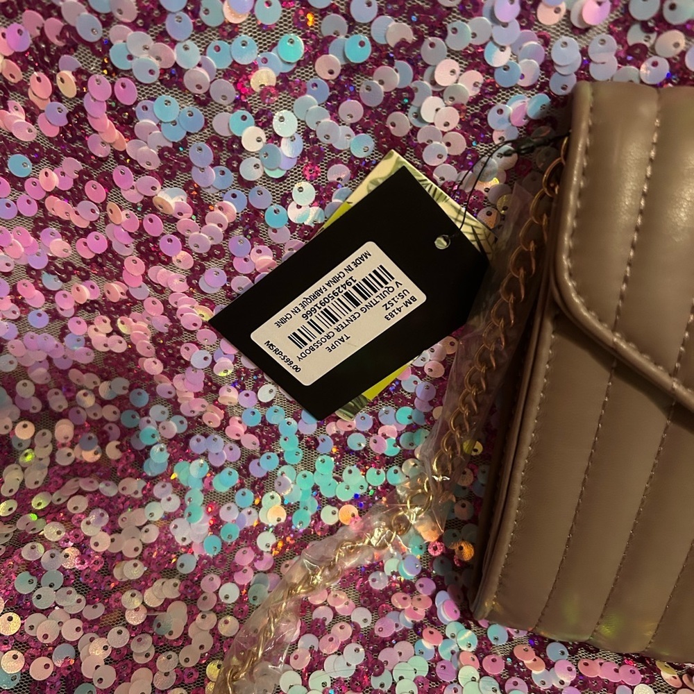 Elegant Olive Quilted Shoulder Bag - Picture 2 of 8